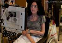 image نقاشی های تکان دهنده زن معلول با استفاده از چشم