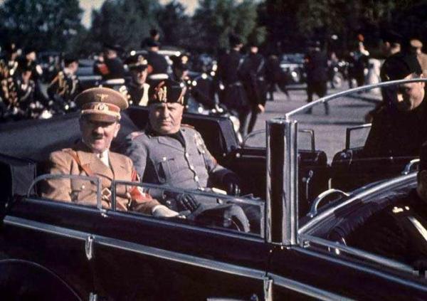 image یک مجموعه کامل تصویری از هیتلر