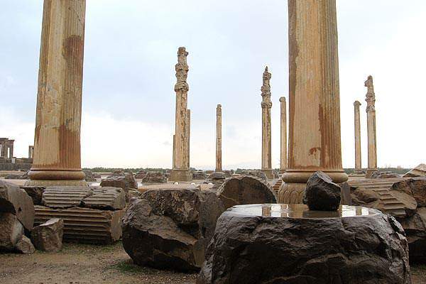 image گزارش تصویری از فرو ریختن ستون های باستانی تخت جمشید