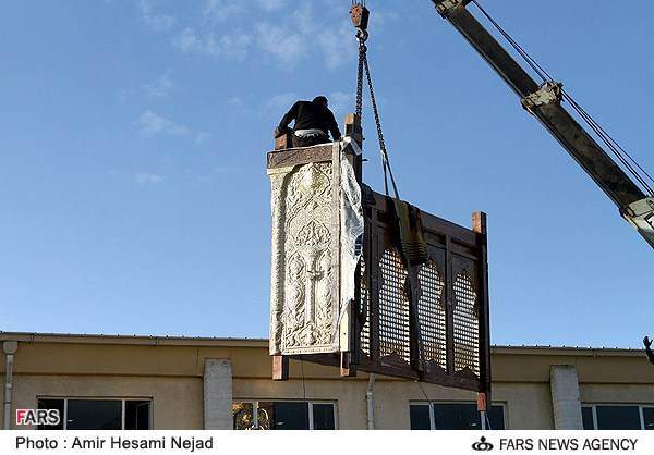 image گزارش تصویری لظه به لحظه از نصب حرم جدید امام حسین علیه السلام کربلا