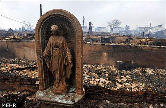 image عکسی تکان دهنده از خراب نشدن مجسمه حضرت مریم در طوفان سندی
