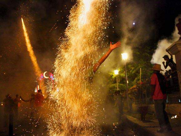 image آتش بازی در فستیوال پارانداس در کوبا