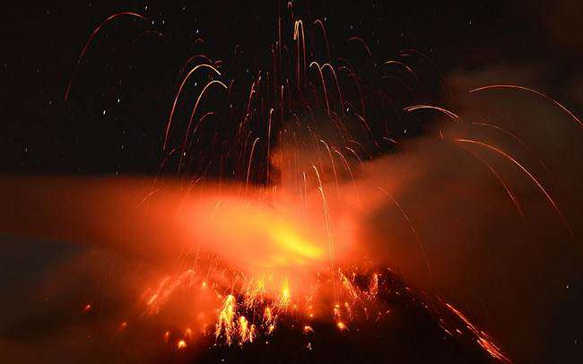image گدازه های آتشفشان تونگوراهوئا در اکوادور