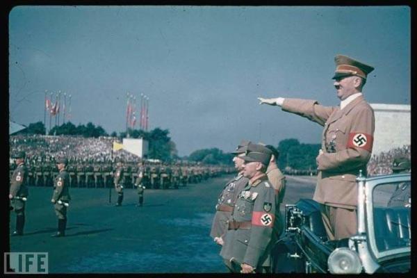 image یک مجموعه کامل تصویری از هیتلر