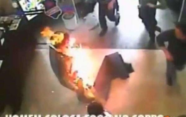 image گزارش لحظه به لحظه از سوختن یک مرد در آتش زنده زنده