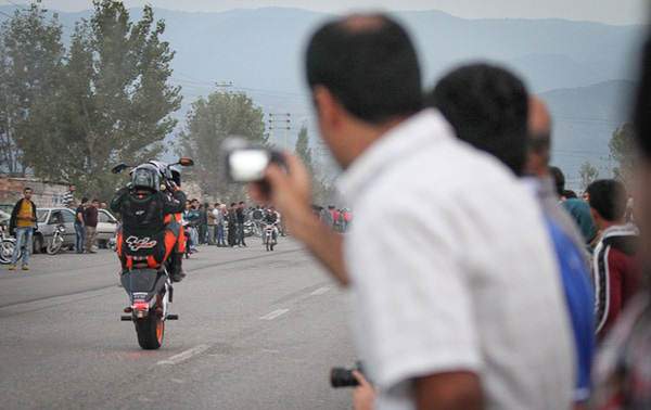 image گزارش تصویری از موتور سواری های خطرناک جوانان در بهشهر