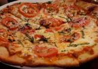 image طرز پخت کامل پیتزا مارگارتا گوجه فرنگی در خانه