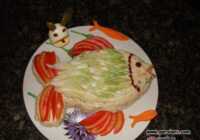image تصویری سالاد سیب زمینی به شکل ماهی با گوجه و هویج