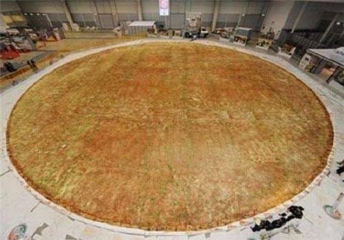 image تصویری جالب از بزرگترین پیتزای جهان در گینس