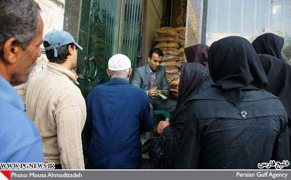 image عکس های جالب مردم بوشهر در صف برنج هندی ۲۸ هزار تومانی