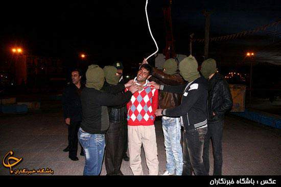 image عکس های اعدام یک سارق در کرمان