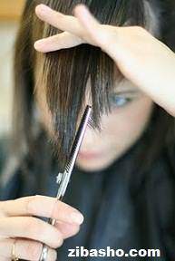 image آموزش تصویری کوتاه کردن موی زنانه مدل چتری کج