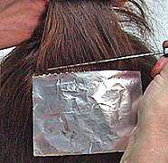 image آموزش عکس به عکس مش زدن موهای زنانه با فویل در خانه