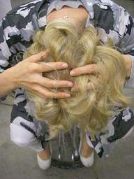 image آموزش عکس به عکس حالت دادن به موهای زنانه شیک و حرفه ای