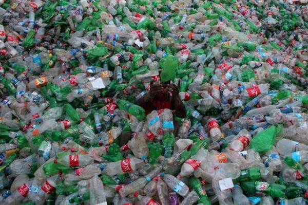 image کارخانه بازیافت ظروف پلاستیکی در لاهور پاکستان