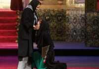 image فیلم تصویری مریلا زارعی موقع زانو زدن در برابر مهری شیرازی