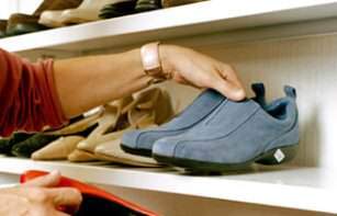 image راهکارهای مفید برای از بین بردن بوی بد پا در کفش