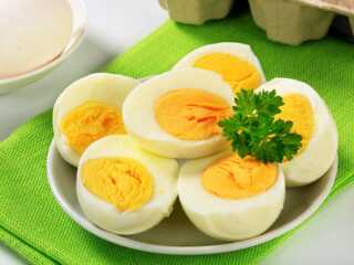 image چرا زرده تخم مرغ پس از پختن خاکستری رنگ می شود