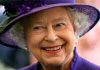 image لبخند ملکه انگلستان سر میز شام سلطنتی