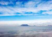image قله ی باداکسونی میان ابرهای بلغارستان