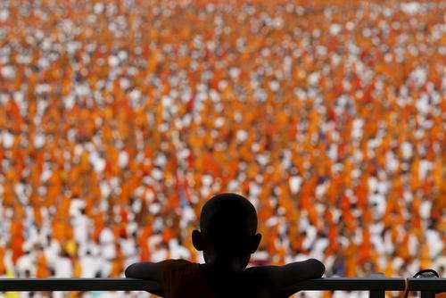 image تصاویر گردهمایی سالانه هزاران راهب بودایی تایلند در معبد