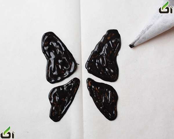 image آموزش ساخت پروانه ها شکلاتی برای تزیین کیک و شیرینی