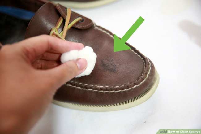 image آموزش تصویری پاک کردن و شستن کفش های کالج چرم مردانه