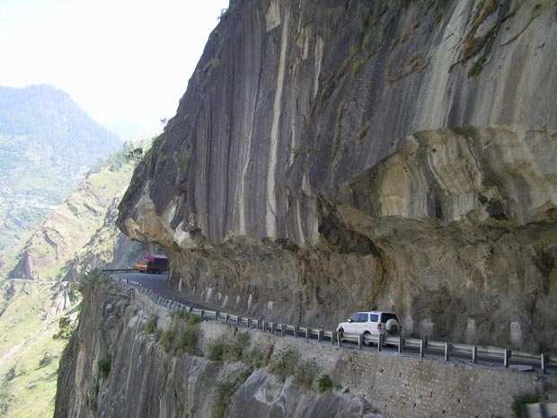 image عکس های دیدنی و شگفت انگیز از خطرناک ترین و باریک ترین جاده های دنیا