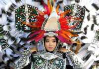 image تصویری زیبا جشنواره لباس های محلی اندونزی