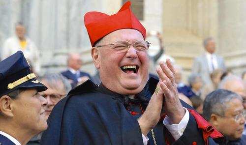 image خندیدن اسقف اعظم شهر نیویورک در مراسم رژه سالانه