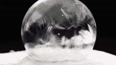 image عکس فوق العاده زیبا از حباب های یخ زده