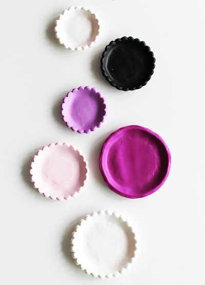 image آموزش تصویری ساخت ظرف های کوچک تزیینی با خمیر
