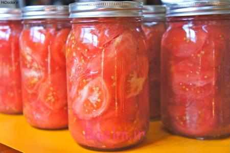 image چطور در خانه کنسرو گوجه فرنگی درست کنیم به سه روش