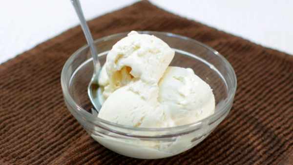 image آموزش تصویری تهیه سریع بستنی خامه ای وانیلی در خانه