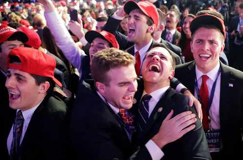 image عکس های دیدنی از شادی و ناراحتی مردم امریکا بعد از انتخاب ترامپ