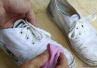 image ترفند آسان پاک کردن شوره آب روی کفش
