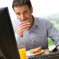 image آیا تلویزیون دیدن و غذا خوردن همزمان تاثیری روی سلامتی دارد یا نه