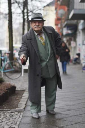 image عکس های دیدنی از پیرمرد خوش لباس و با سلیقه