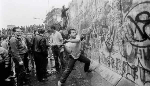 image اطلاعات خواندنی درباره دیوار برلین