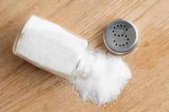 image نمک چطور باعث افزایش فشارخون می شود