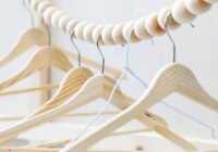 image توصیه های بهداشتی برای لباس های آویزان شدن در چوب لباسی