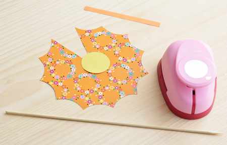 image آموزش تصویری ساخت چتر کوچک کاغذی برای تزیین بستنی