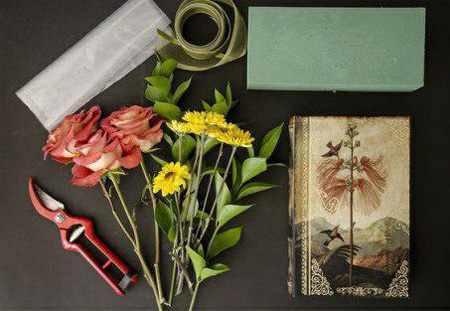 image آموزش تصویری ساخت سبد گل با صندوقچه تزیینی قدیمی