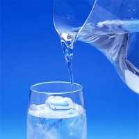 image نوشیدن آب کافی قدرت بینایی شما را افزایش می دهد