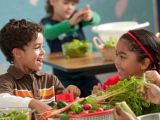 image چطور برای کودک خود رژیم غذایی با ارزش غذایی بالا داشته باشید