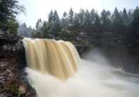 image نمایی زیبا از آبشاری در غرب ویرجینیا
