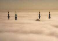 image پوشیده شدن نمای مسجد جامع شیخ زاید در ابوظبی امارات با مه
