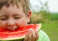 image چه میوه هایی برای کودکان مناسب است در فصل تابستان