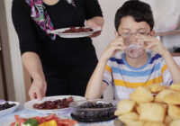 image هشدار آب خوردن بین غذا واقعا مضر است هشدار
