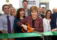 image تصویری از وزیر اول اسکاتلند در حال افتتاح دانشگاه ادینبورگ
